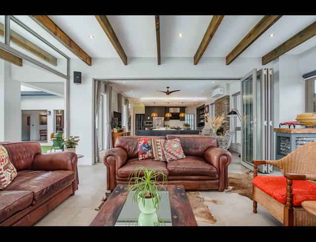 4 BEDROOM FREEHOLD FOR SALE IN LEMOENKLOOF